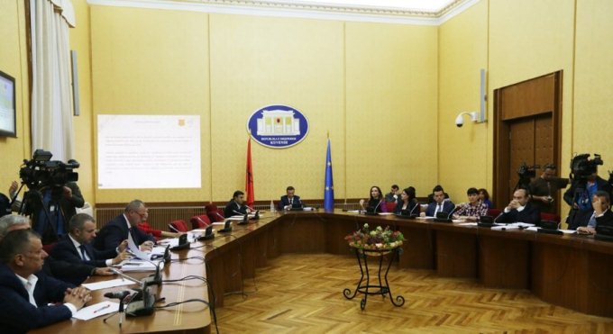 Komisioni i Ekonomise voton buxhetin dhe paketen fiskale, te henen ne parlament